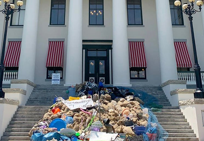 Florida Man and Woman Trash State Capitol Steps For All The Right Reasons